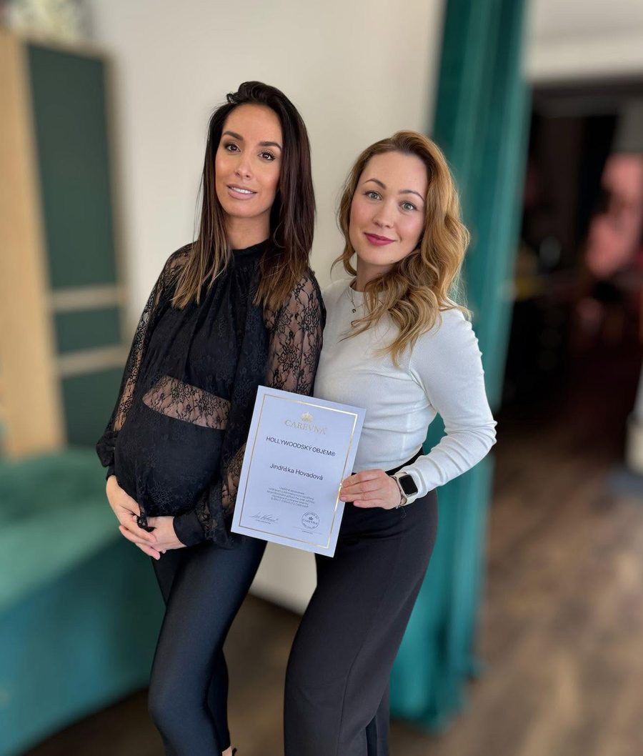 Jindřiška Hovadová s certifikátem Hollywoodský objem